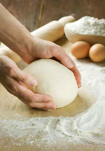 بيتزا مميزة.. اليكم طريقة تحضير بيتزا خاتم!