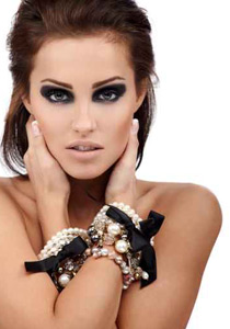 ايرهقك عملك؟ انسيت معنى الجمال؟ اليك 7 خطوات لتستعيدي انوثتك!