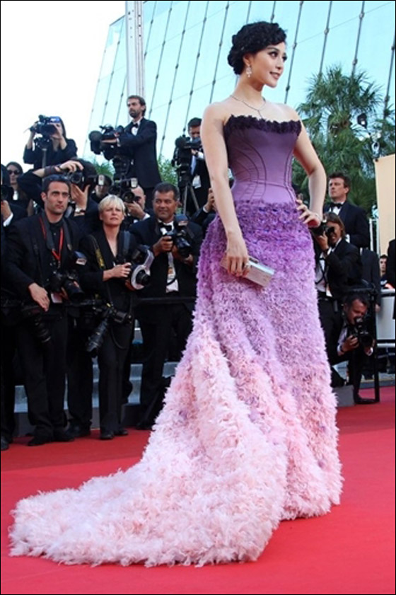 بالصور.. شايف ينقل لكم أزياء النجمات العالميات في مهرجان كان!