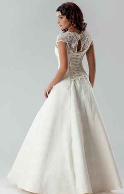 تمتعوا بأجمل باقة لفساتين الزفاف للسيدات المقبلات على الزواج