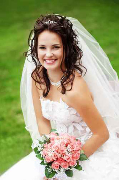 تمتعوا بأجمل باقة لفساتين الزفاف للسيدات المقبلات على الزواج