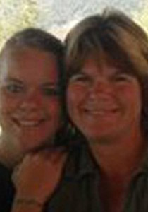 وضعت 10 أطفال خلال 10 سنوات بالنيابة عن أمهاتهم البيولوجيات!