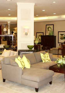 اليكم.. نصائح لديكور يجمع بين غرفة المعيشة وبين الراحة والفن