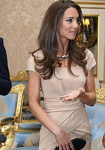 مفاجأة: فستان كيت يباع بالمتاجر الشعبية ولا يتعدى الـ 270 دولار