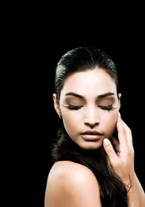 اليك سيدتي.. احدث الطرق للتلاعب بظلال العينين!!