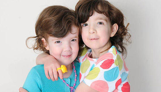 مرض الشيخوخة المبكر يصيب طفلتان وهما في أول العمر!