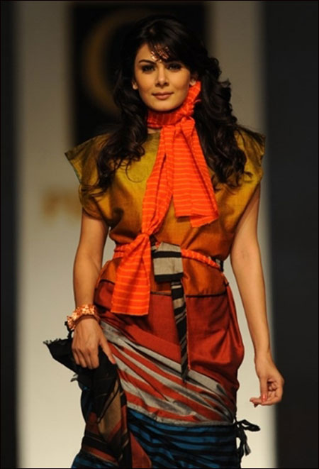 بالصور.. عرض أزياء مدهش في كولومبو!! 