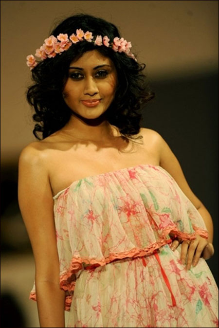 بالصور.. عرض أزياء مدهش في كولومبو!! 