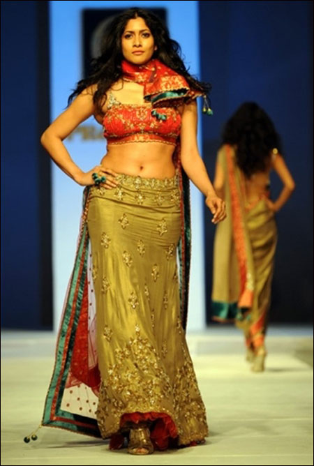 بالصور.. عرض أزياء مدهش في كولومبو!! 