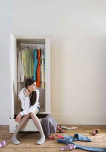 لديك ملابس كثيرة وخزانة ضيقة؟ اليك الحل!