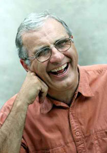 أطباء ينصحون بريطاني بعدم الضحك!!!