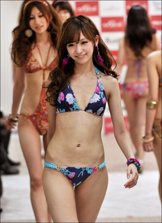 ساني" اليابانية تعرض مجموعة جديدة من ملابس البحر 