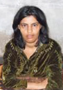 لله في خلقه شؤون: شابة كفيفة تبصر مرة واحدة في العام فقط!