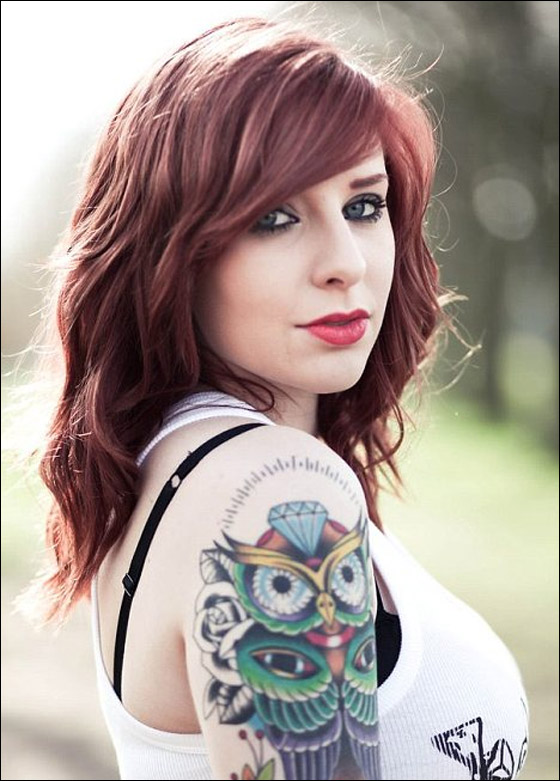 شابة توثق حربها ضد سرطان الثدي عن طريق فيديوهات مصورة