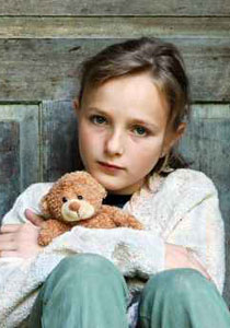 في سبيل العلم.. تونسية بلا يدين تتحدى الاعاقة وتكمل دراستها!