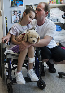 طفلة تنجو من داء الكلب لتصبح ثالث حالة تعالج بدون لقاح مضاد!!