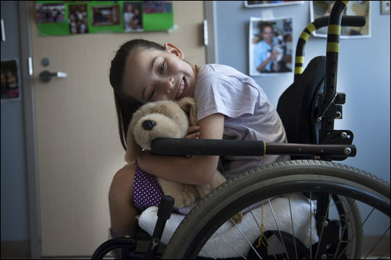 علاج طفلة من داء الكلب عن طريق ادخالها في غيبوبة!!