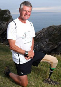 مبتور الساق يشارك في سباق مارثون ويقطع 630 ميلا!!