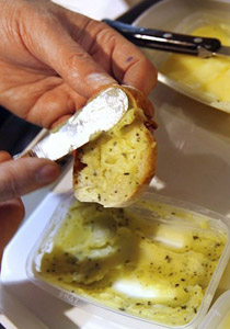 لئلا تصابون بجلطات دماغية.. تناولوا زيت الزيتون!!