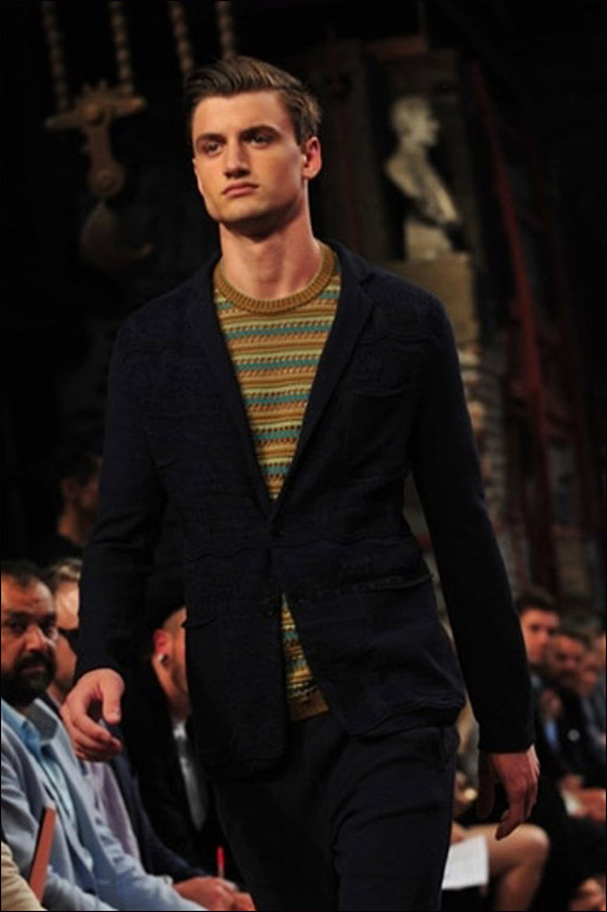 بالصور.. الأزياء العصرية لربيع وصيف 2012