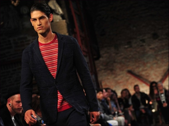 بالصور.. الأزياء العصرية لربيع وصيف 2012