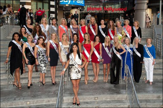 بالصور: اليسا كامبانيلا تتوج ملكة جمال الولايات المتحدة لعام 2011!