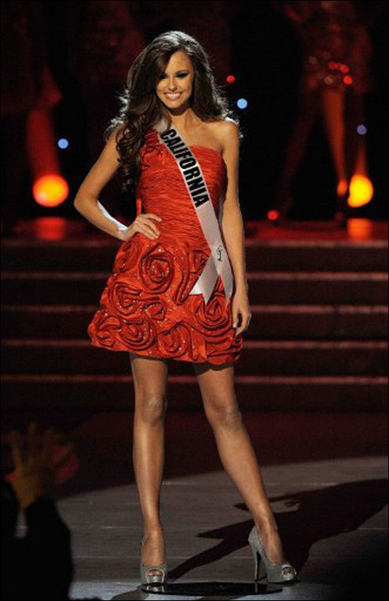 بالصور: اليسا كامبانيلا تتوج ملكة جمال الولايات المتحدة لعام 2011!