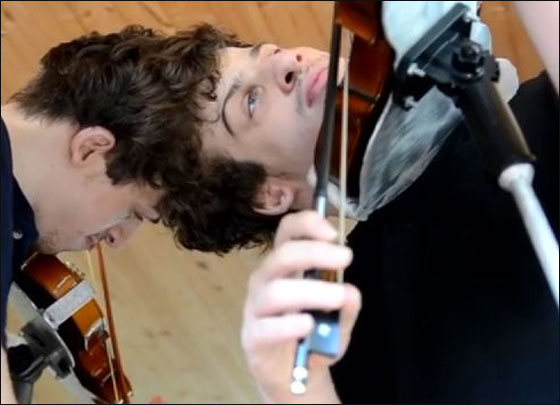 لاول مرة: توامان سياميان لا يريان بعضهما يرويان قصتهما 