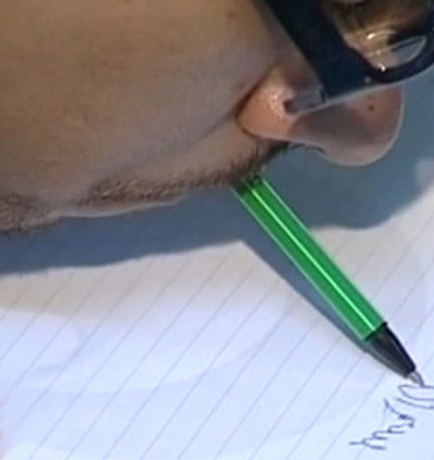 تحدى اعاقته واصبح يعمل مصمم برامج ومواقع إلكترونية ومترجم!! تحدى اعاقته واصبح يعمل مصمم برامج ومواقع إلكترونية ومترجم!!