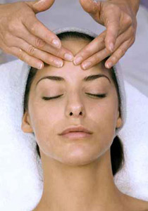 لتفادي البقع البنية على البشرة.. اليكم بعض الحلول الجذرية!