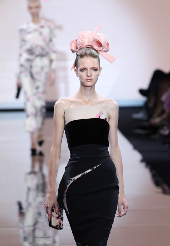 انطلاق اسبوع الازياء الراقية لخريف شتاء 12/2011 في باريس