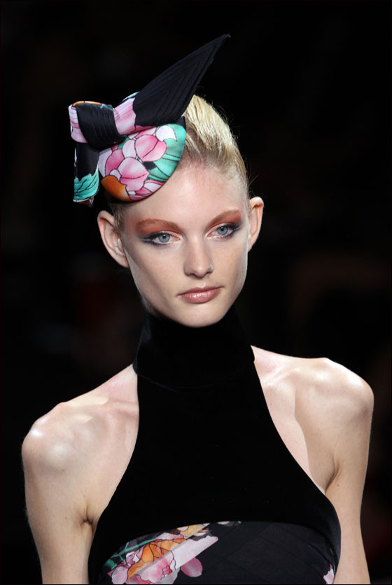 انطلاق اسبوع الازياء الراقية لخريف شتاء 12/2011 في باريس