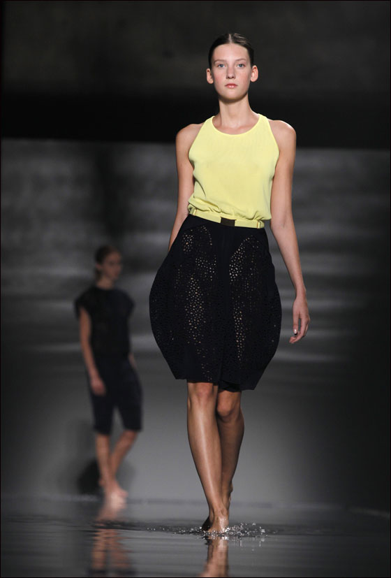 انطلاق اسبوع الازياء الراقية لخريف شتاء 12/2011 في باريس