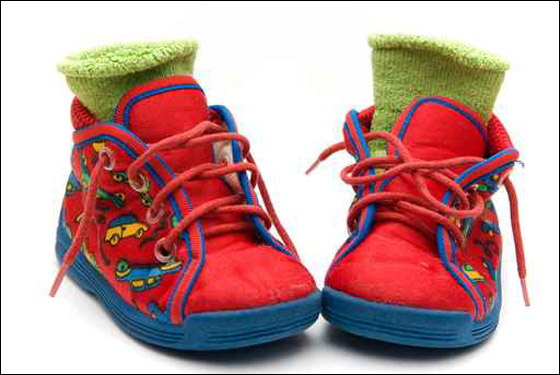 "شايف" يقدم لكم انغش تشكيلة من احذية الاطفال!!