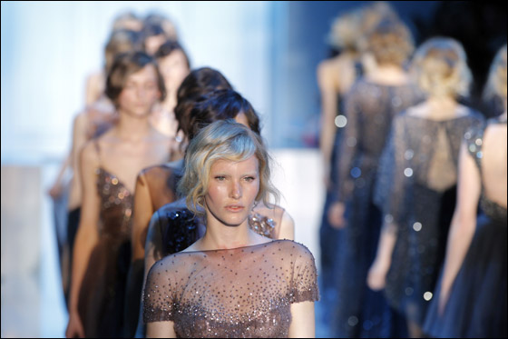 بالصور.. شايف ينقل تصاميم ايلي صعب لخريف وشتاء 2011 