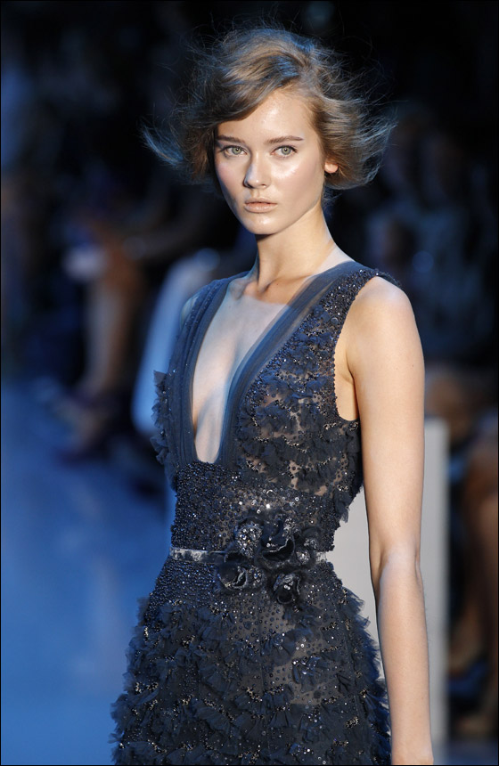 بالصور.. شايف ينقل تصاميم ايلي صعب لخريف وشتاء 2011 