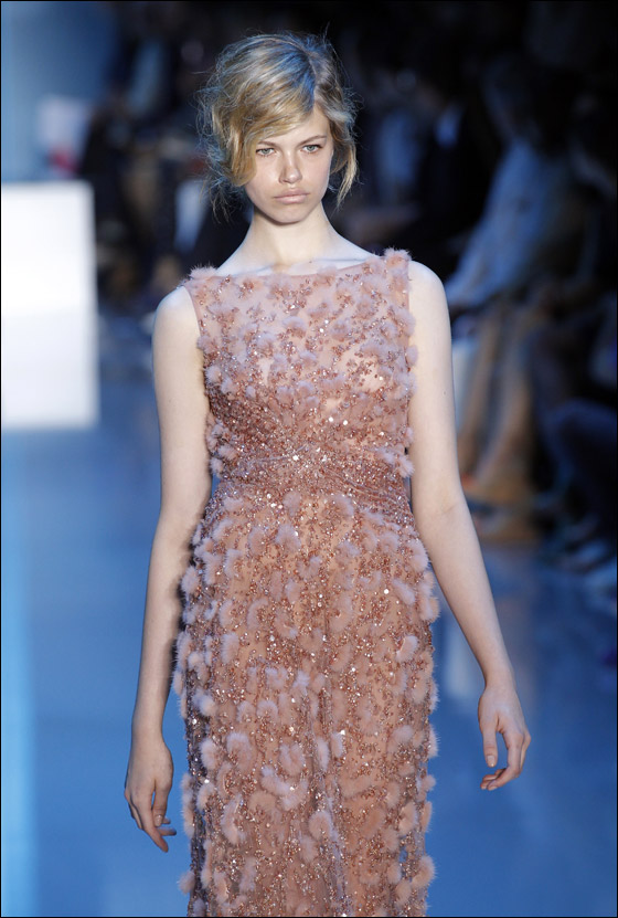 بالصور.. شايف ينقل تصاميم ايلي صعب لخريف وشتاء 2011 