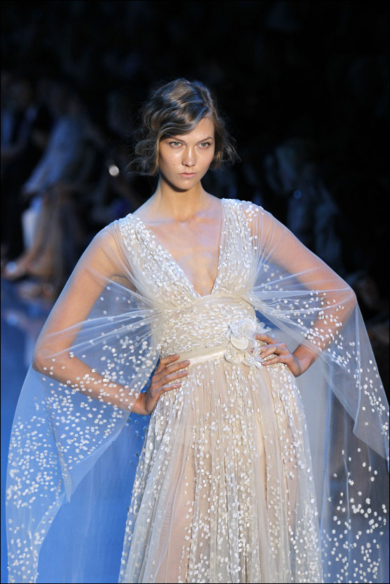 بالصور.. شايف ينقل تصاميم ايلي صعب لخريف وشتاء 2011 