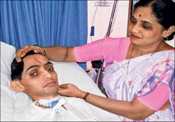 بعد 5 سنوات.. هندي يصحو من غيبوبة بمعجزة طبية!!