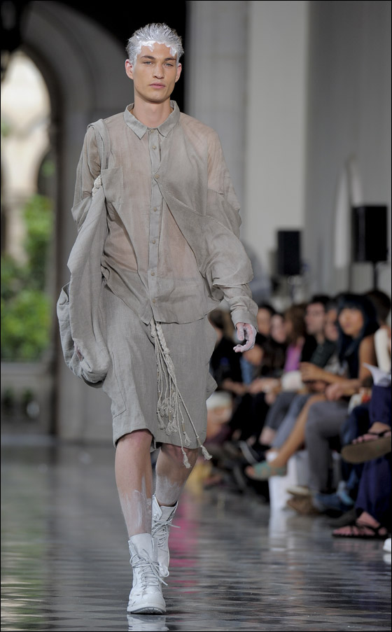 "شايف" ينقل لكم صور أزياء ربيع وصيف 2012!