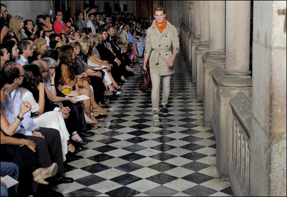 "شايف" ينقل لكم صور أزياء ربيع وصيف 2012!