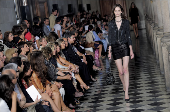 "شايف" ينقل لكم صور أزياء ربيع وصيف 2012!