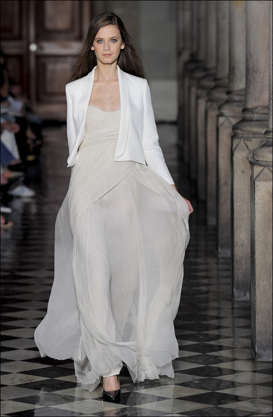 "شايف" ينقل لكم صور أزياء ربيع وصيف 2012!