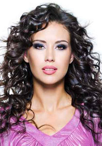 اليك سيدتي.. 4 خطوات من اجل تثبيت ماكياج الصيف!!