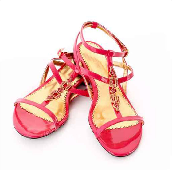 مجموعة صور لأحذية حمراء تناسب كل الاذواق!