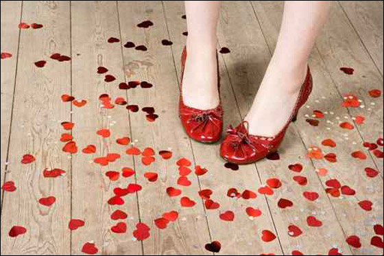 مجموعة صور لأحذية حمراء تناسب كل الاذواق!