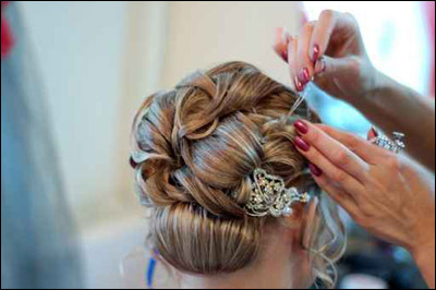 اليكن ايتها العرائس.. اجمل تسريحات الشعر! 