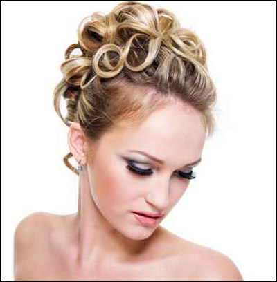 اليكن ايتها العرائس.. اجمل تسريحات الشعر! 