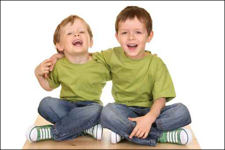 شاهدوا أنغش الأطفال يرتدون الجينز!!