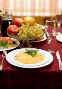 تعرفوا على اتيكيت وفن وضع الشوكة والسكينة على مائدة الطعام!